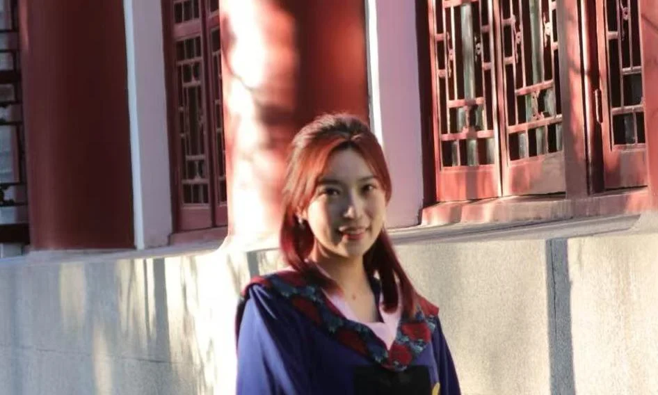 Image of Ziquan Zhou, a young woman in academic robes