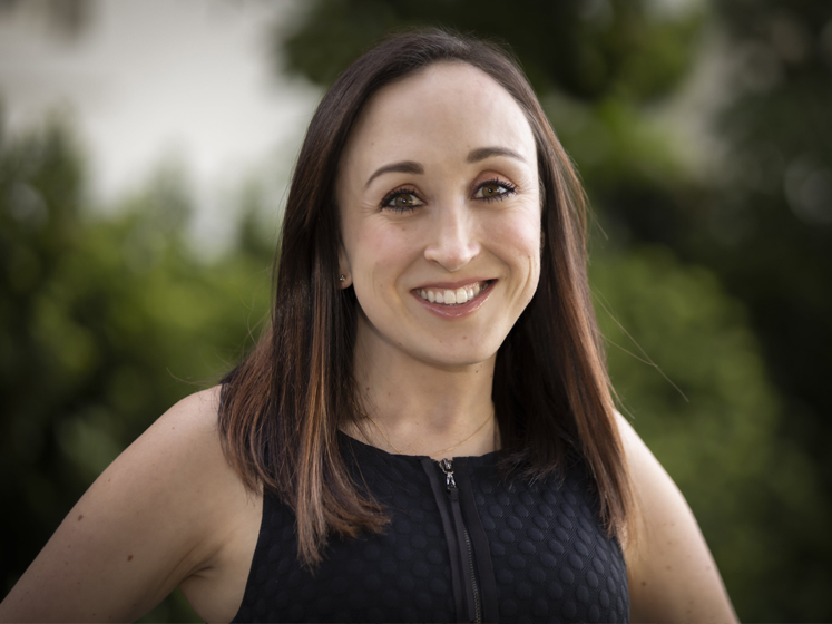 Profile image of Lynsey Chediak showing her wearing a black top standing outside in a garden