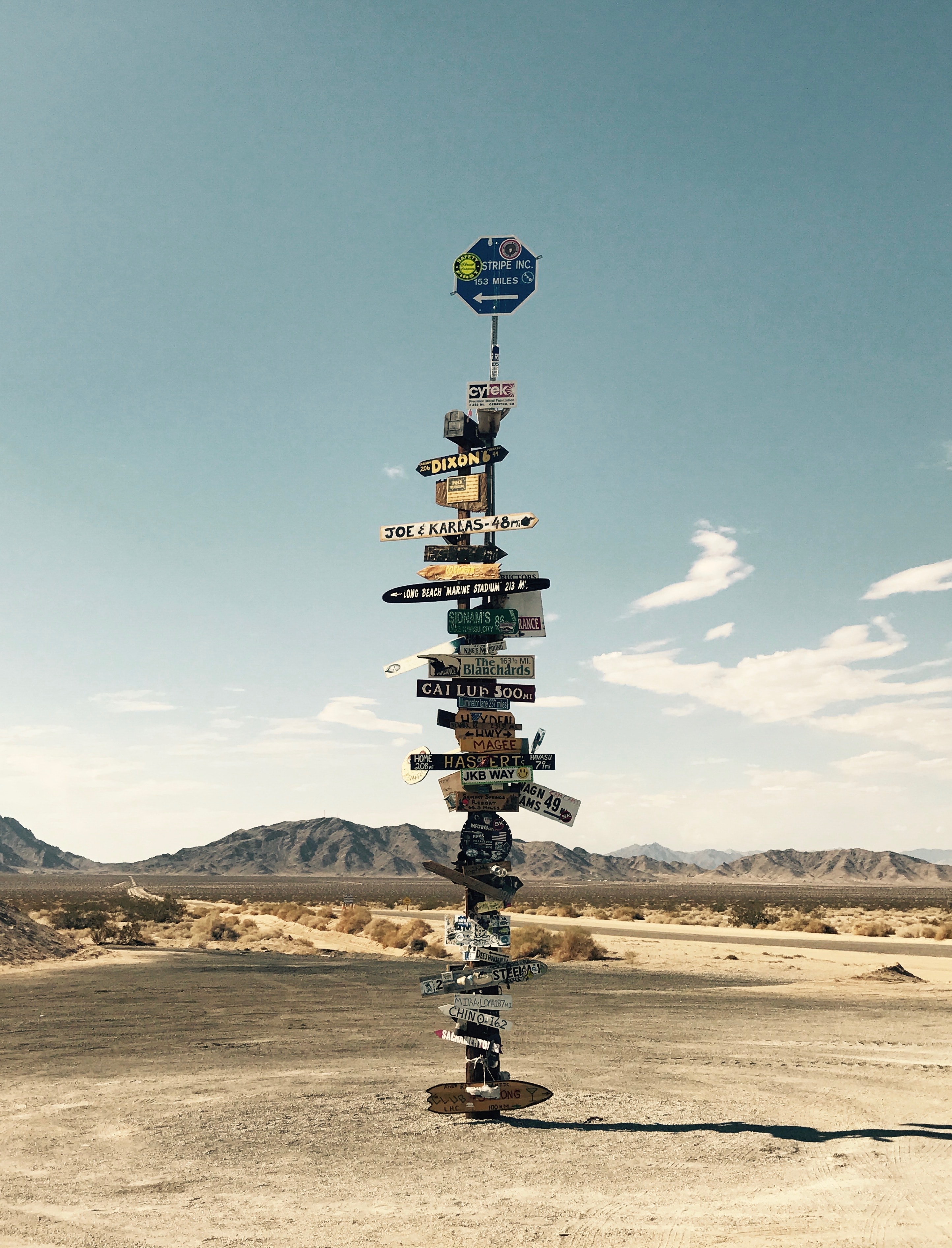 singpost totem in desert