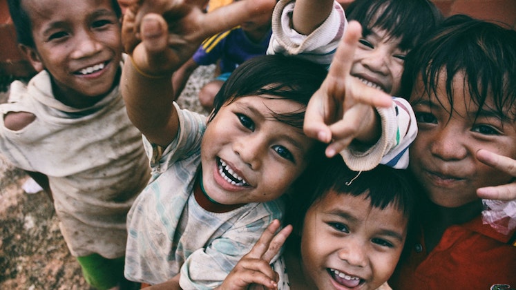 Vietnam children smiling 747x420