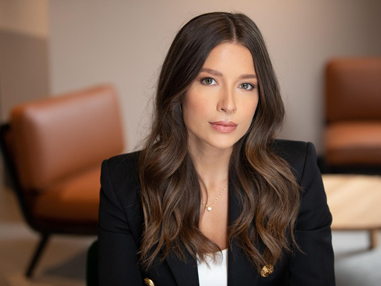 Portrait photo of Annelie Ajami