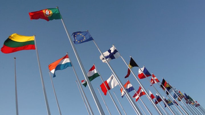 747-420_eu_flags