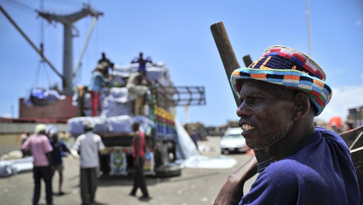 747x420-somali-dock-workers