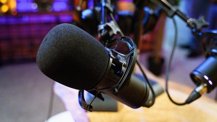 microphone-6280185-pixabay-747x560