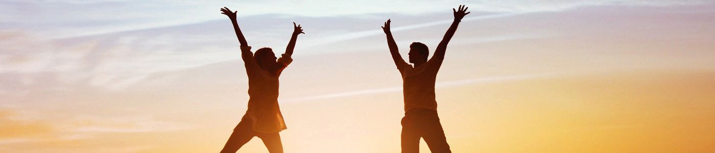 wellbeing-couple-beach-standard-heading-1400x300px