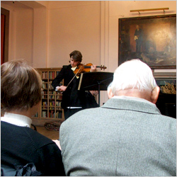 Violinist performing at a Shaw Library lunchtime concert