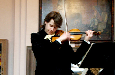 Violinist at a Shaw Library lunchtime concert