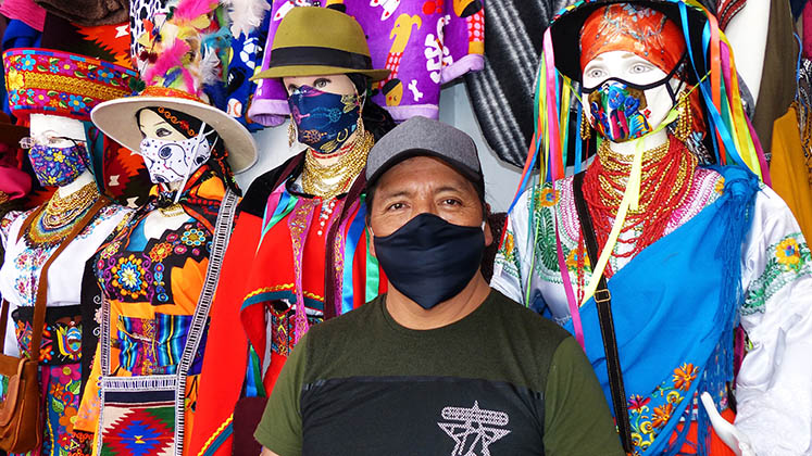 ecuador_cuenca_mannequins_masks_market_stk_747x420