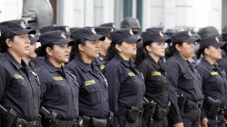 el_salvador_police_lineup_women-pd-747x420
