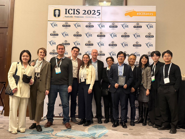 620x465-isi-faculty-group-icis