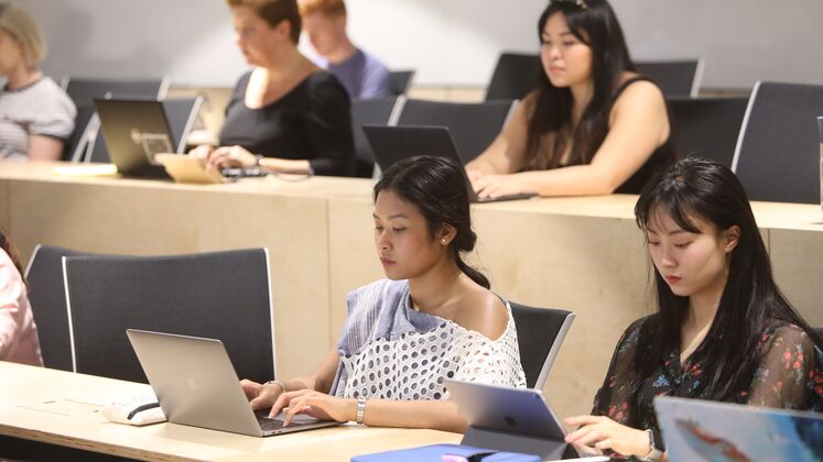 16 9 classroom