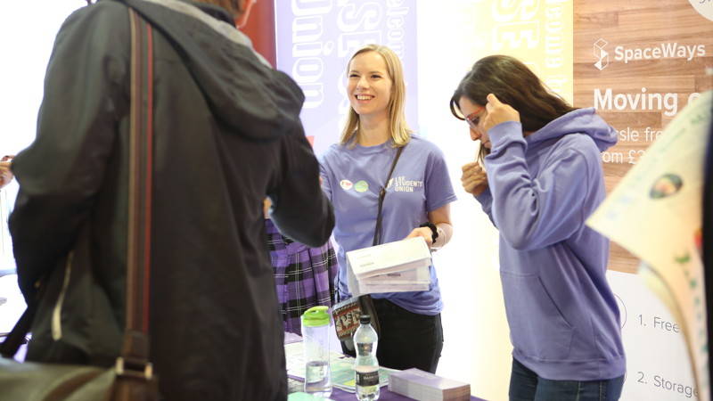 Freshers_Fair_0546_800x450_16-9_sRGBe