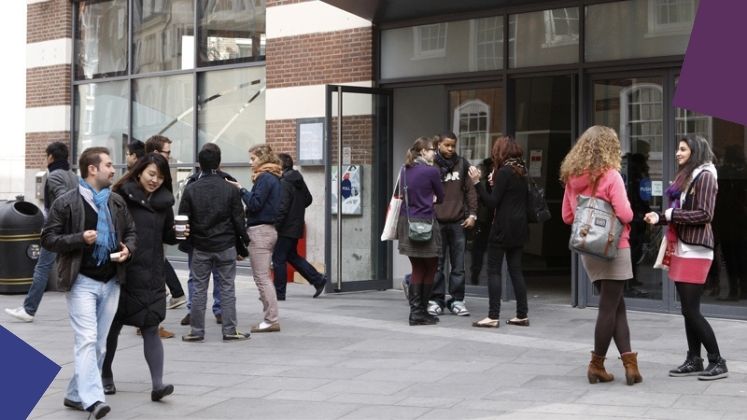 Students outside the LSE Library